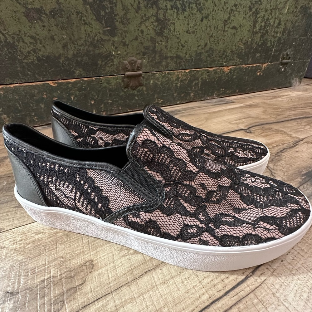 NWOB Rebecca Minkoff Sloane Lace Boat Shoes Black White size 7 - Picture 3 of 9